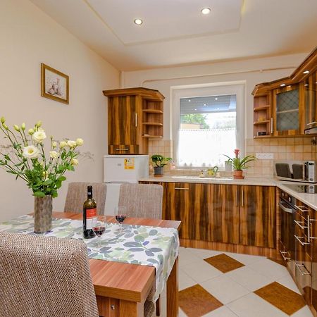 Illes Apartmanok I. Hajduszoboszlo Ngoại thất bức ảnh