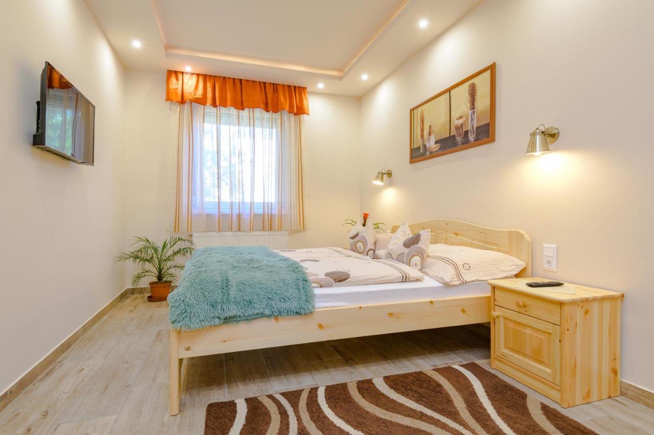 Illes Apartmanok I. Hajduszoboszlo Ngoại thất bức ảnh